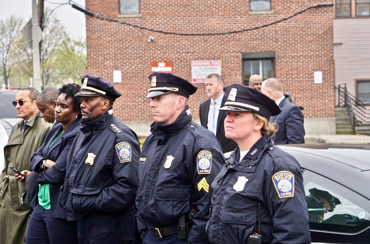 波士顿市议会批准备受争议的警察资助计划