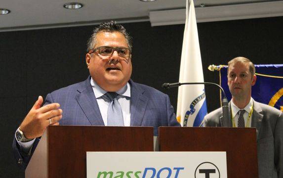 Gonzalez calls for Baker to fire MBTA general manager